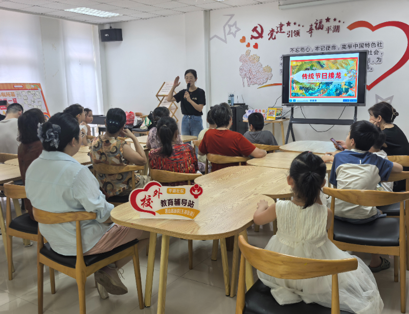 无锡玉祁：全民阅读进im钱包官网社区 全“龄”覆盖品书香