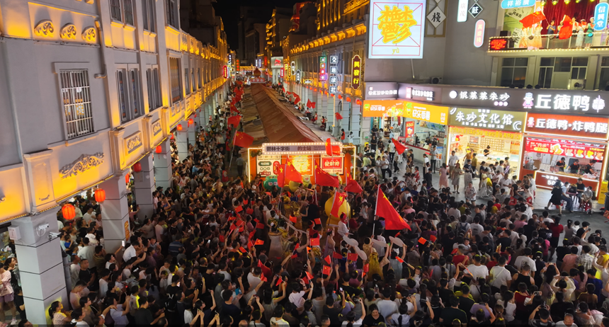 玉林十字街超im钱包燃快闪唱响赞歌