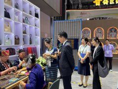 “南溟技忆 百卉千华”imToken官网下载 海南黎锦技艺亮相世界技能博览会