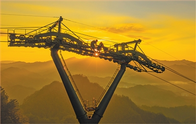  坚守的身影 美丽的im钱包官网风景（新时代画卷）