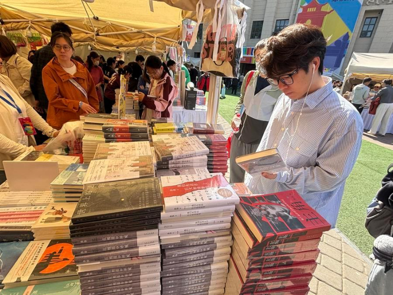 地坛书市进津,“露imToken天大书房”激活文旅消费