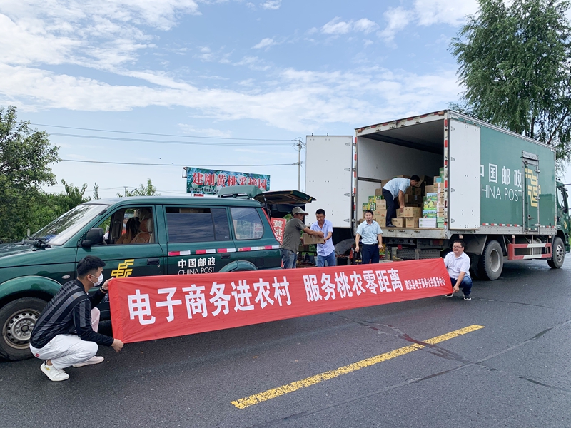 助农销售现场。江苏邮政供图